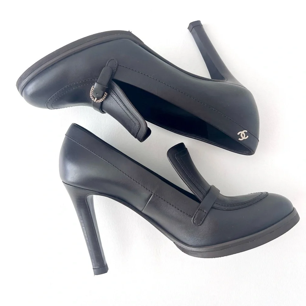 CHANEL || Dark Brown High Heel Loafer Pumps CC Logo Buckle Size EU 39